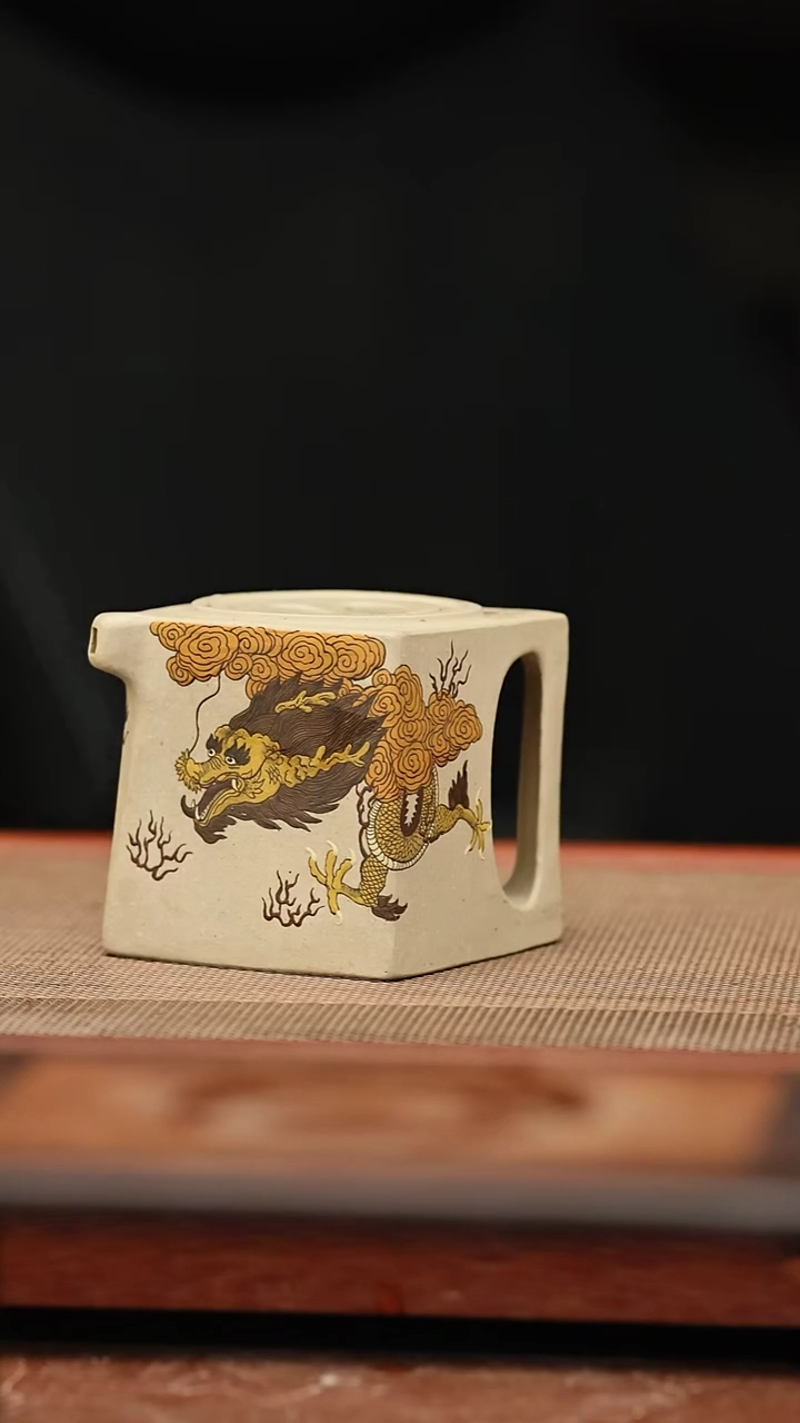 茶壶紫砂微瑕  祥龙170毫升