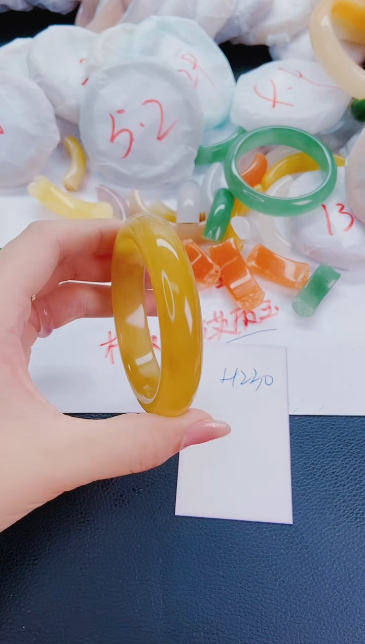 石英质玉手镯未镶嵌H130-59-60