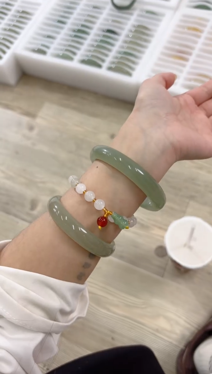 未镶嵌手镯石英质玉85-63D