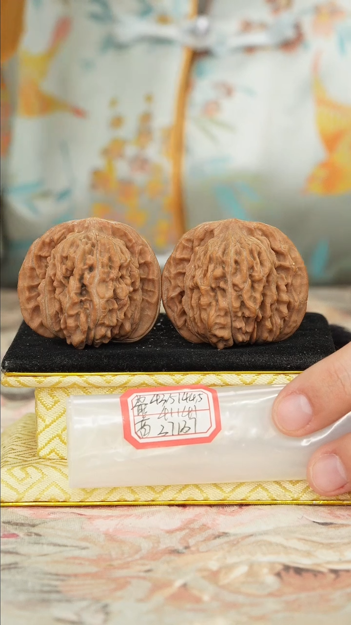 【闪购商品】文玩核桃把件平谷四座楼