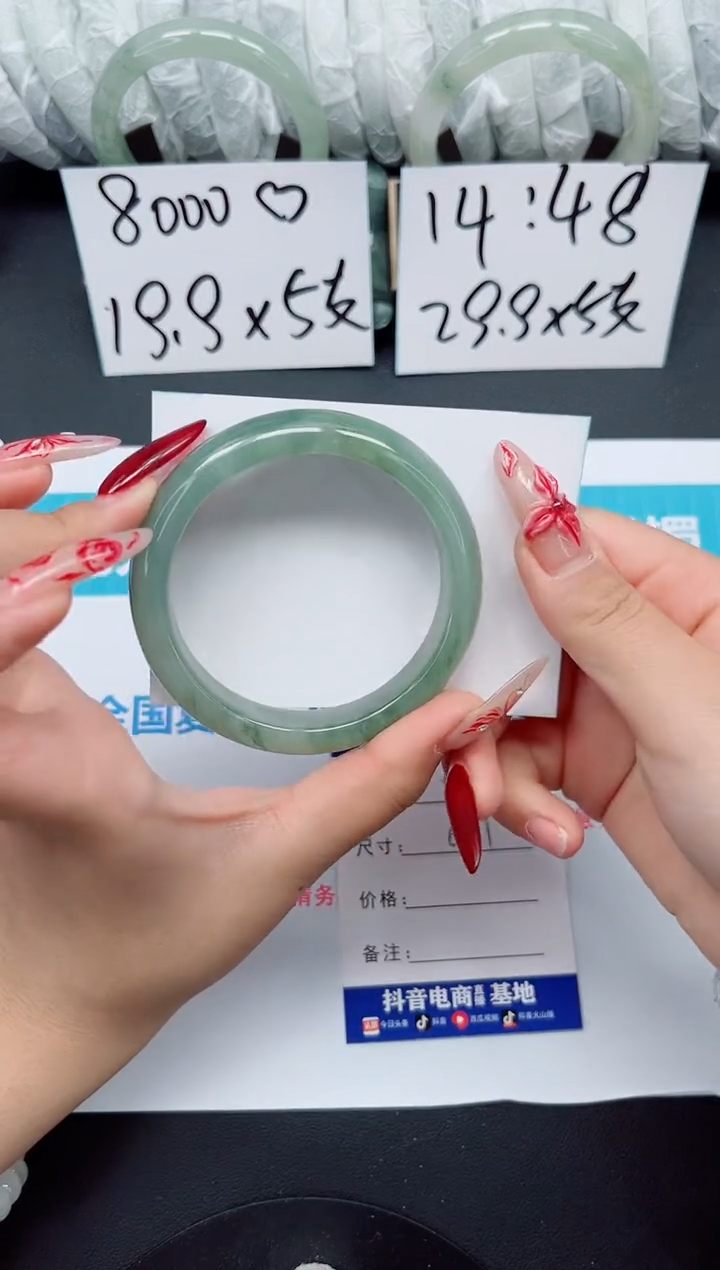 【闪购商品】石英质玉手镯未镶嵌b26