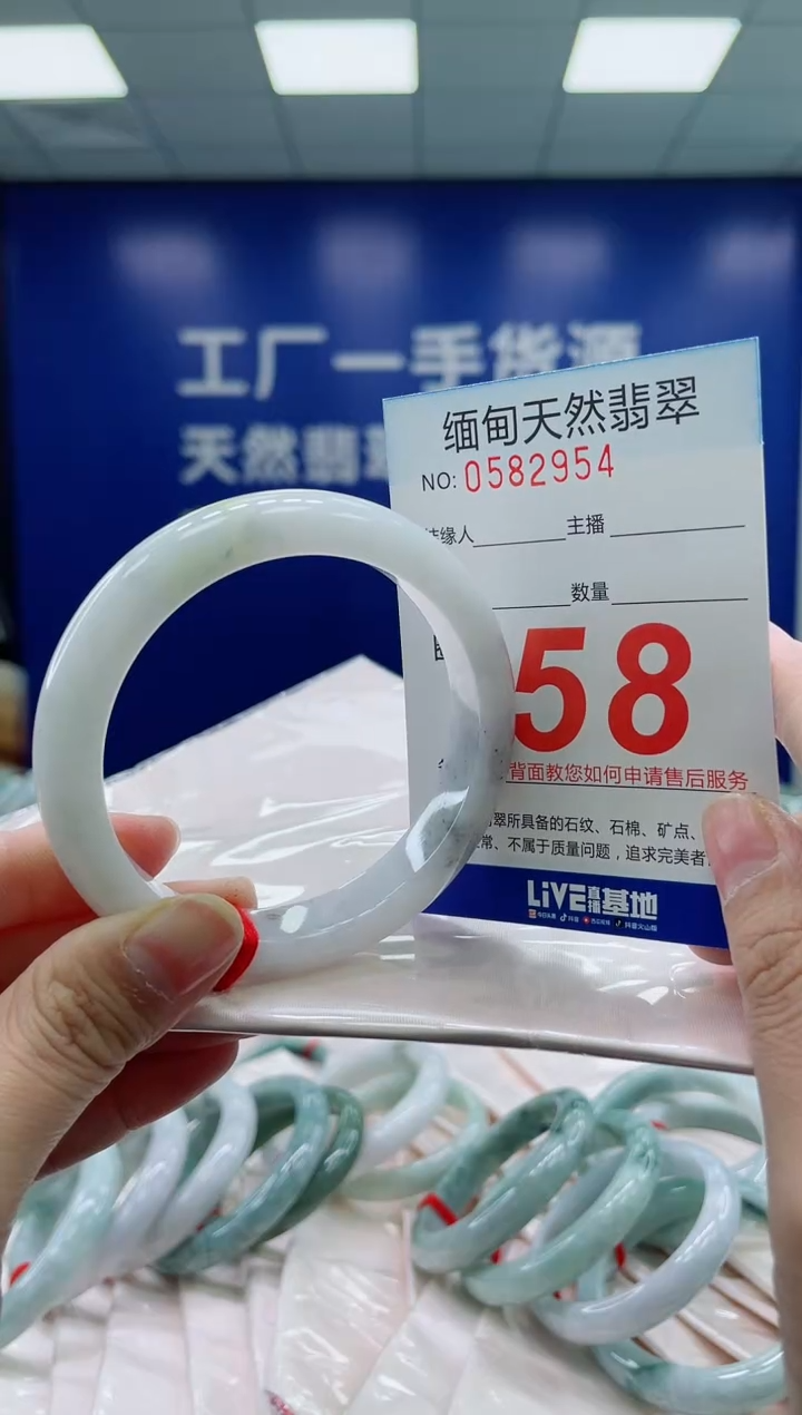 未镶嵌手镯翡翠天然翡翠手镯