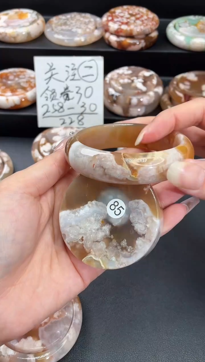 手镯玛瑙/玉髓未镶嵌石英质玉58圈(赠送镯心)圈口建议拍大