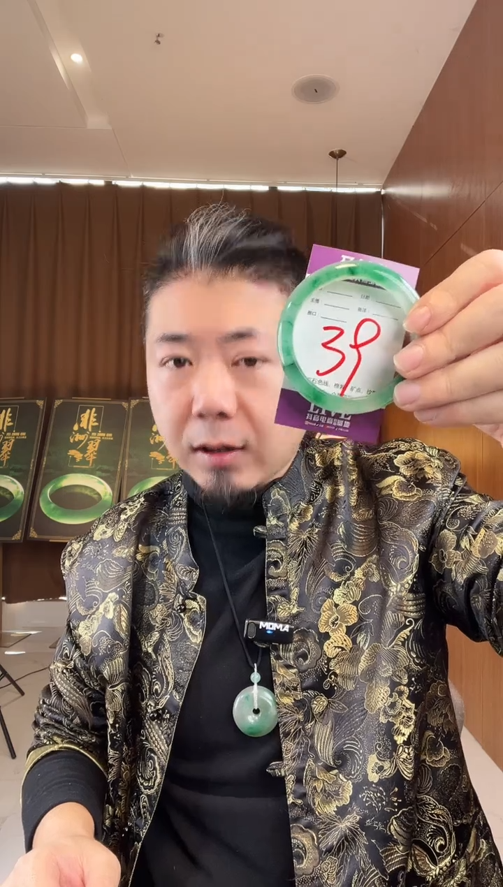 【闪购商品】石英质玉手镯未镶嵌非洲翠