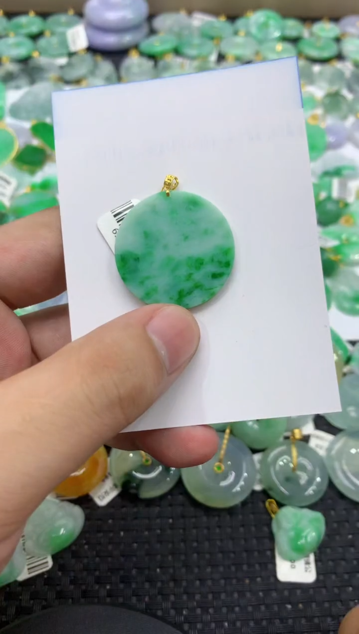 颈饰18K金镶嵌翡翠天然缅甸翡翠a货