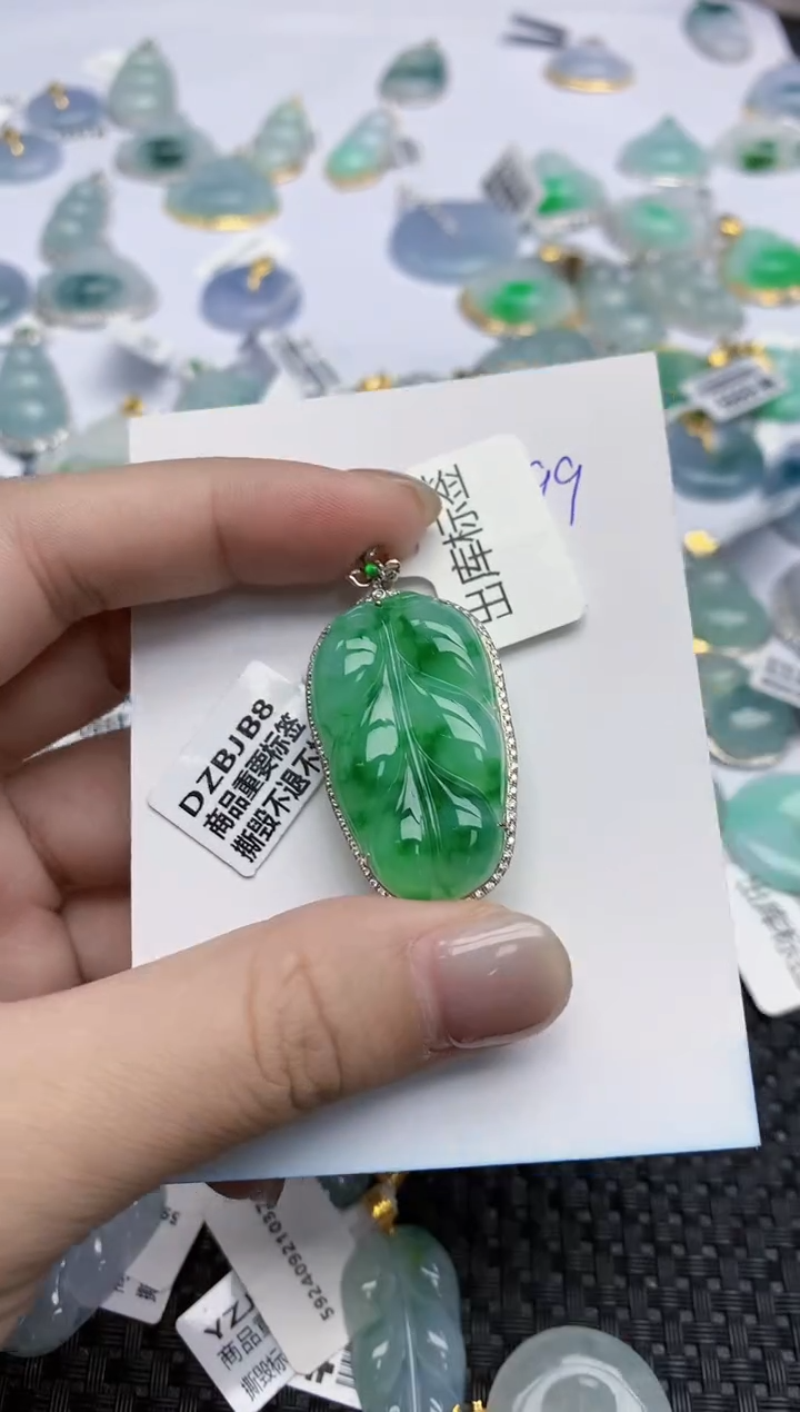 【闪购商品】翡翠颈饰18K金镶嵌天然翡翠A货