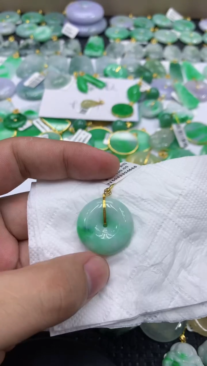 颈饰18K金镶嵌翡翠天然缅甸翡翠A货