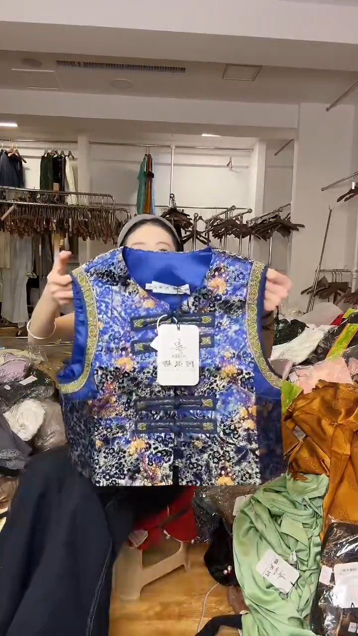 马甲       M码       80-105斤