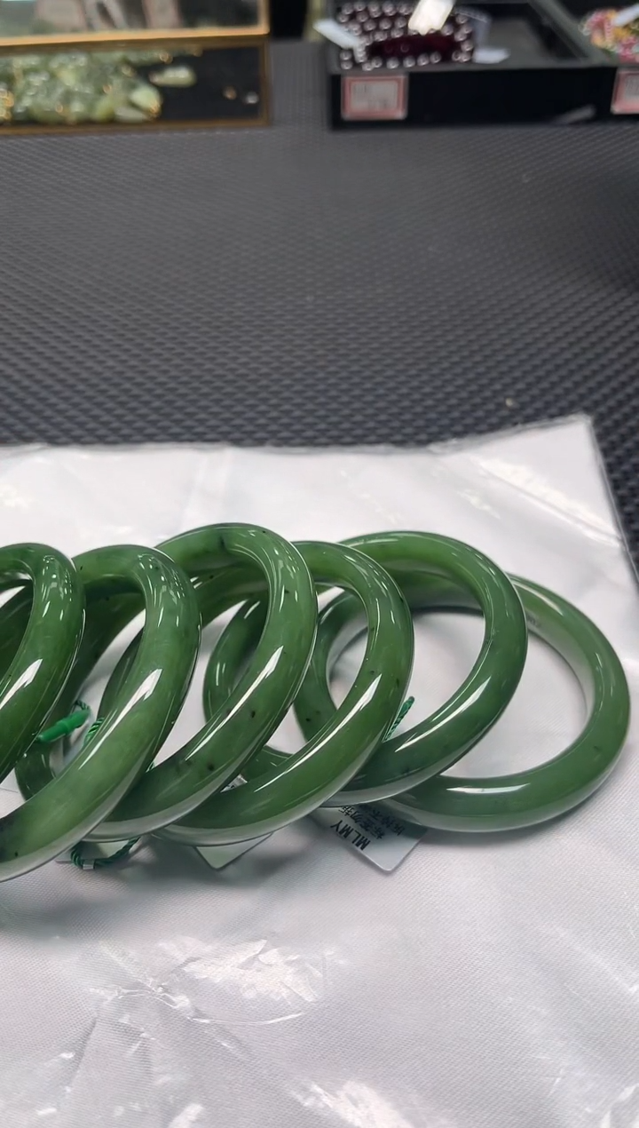 【闪购商品】和田玉手镯未镶嵌多样性发1件 圈口约58