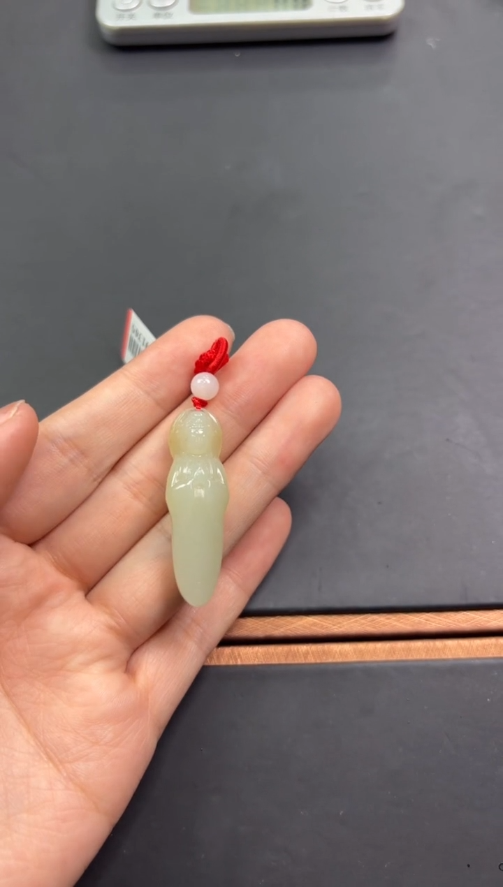 【闪购商品】和田玉吊坠(赠链)未镶嵌且末微色差近矿吊坠