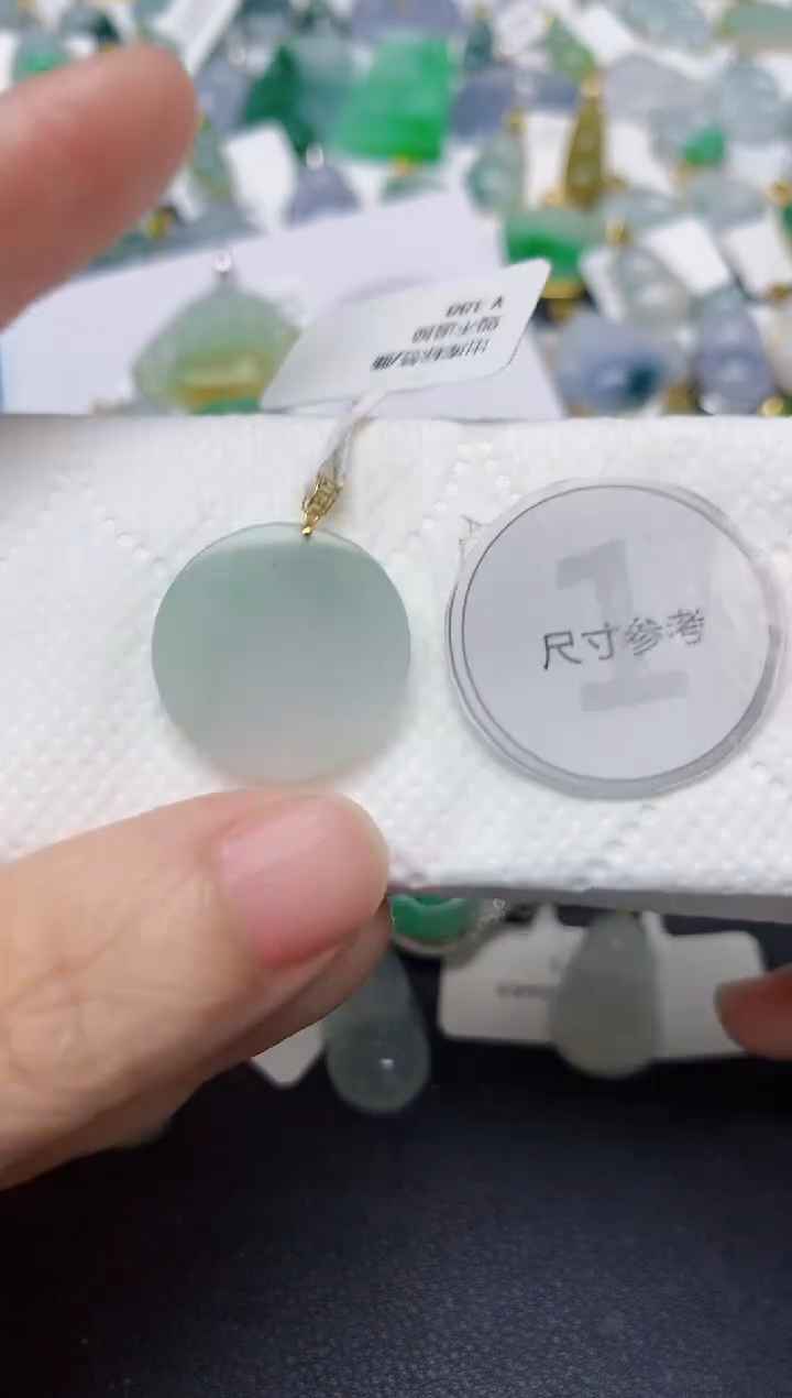 颈饰18K金镶嵌翡翠天然缅甸A货翡翠