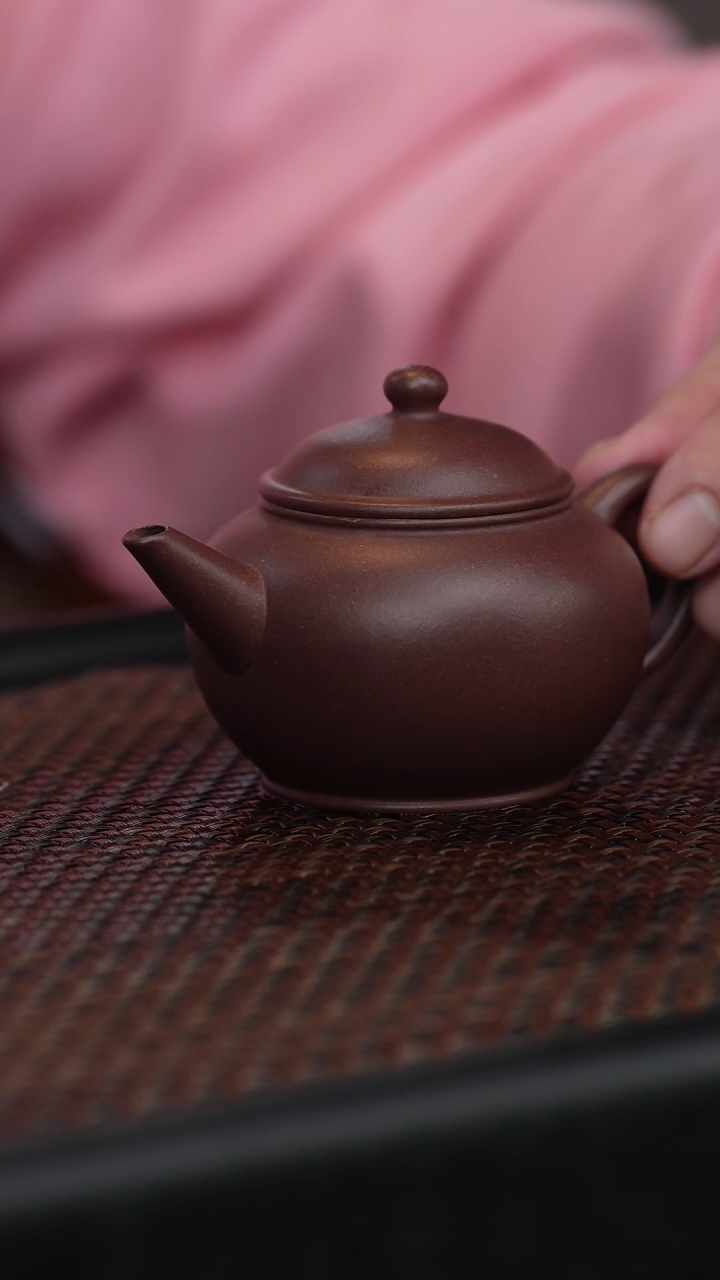 【闪购商品】宜兴紫砂原矿半手底槽清水平110cc左右