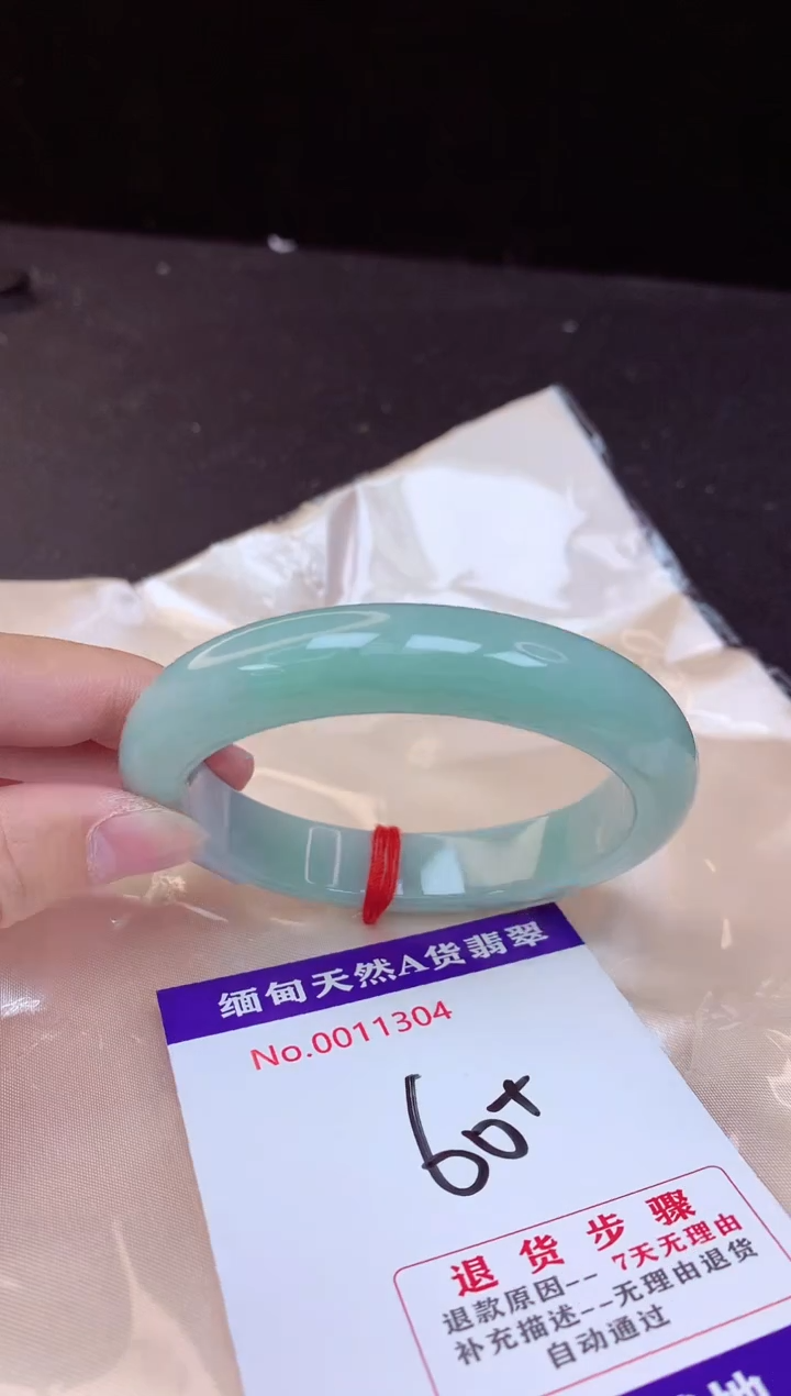 【闪购商品】翡翠手镯未镶嵌60+