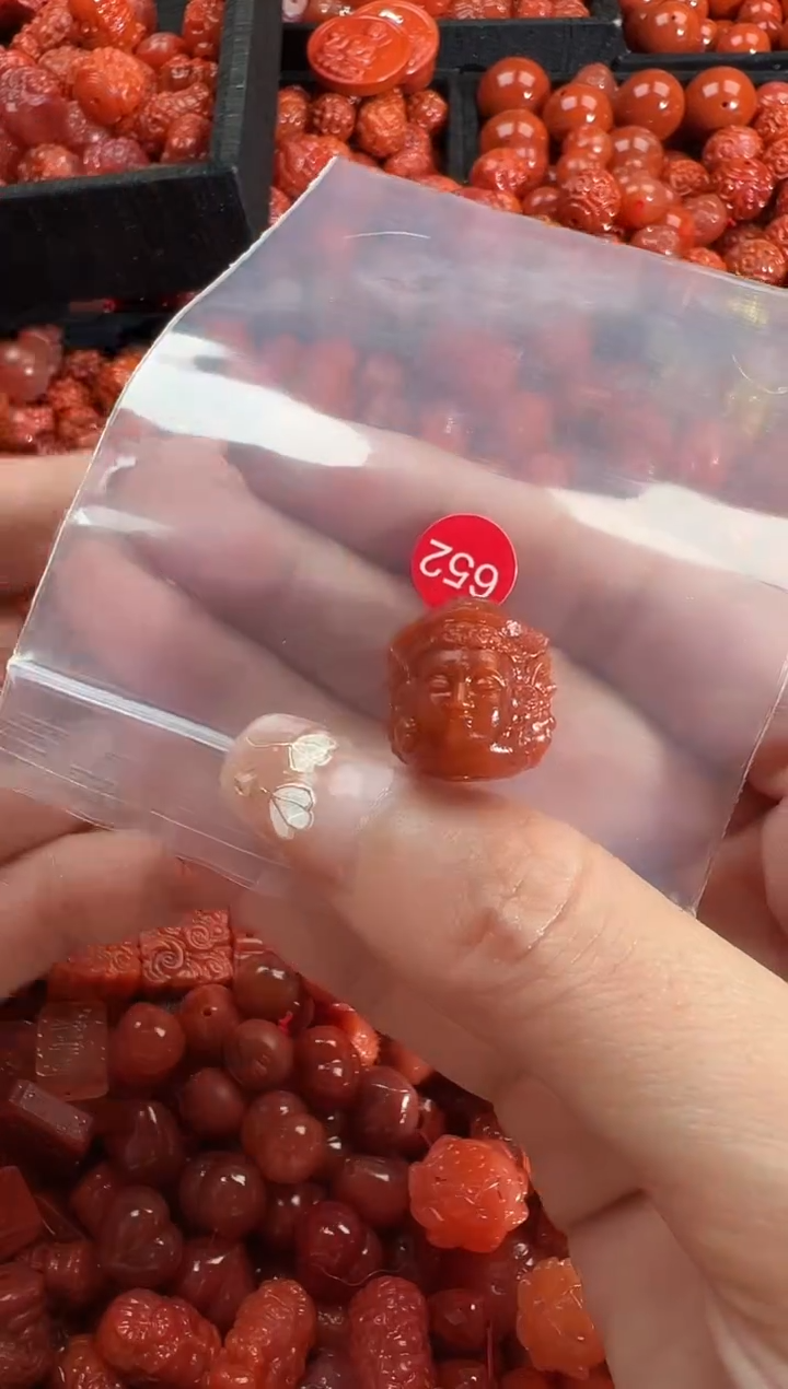 颈饰未镶嵌南红玛瑙1