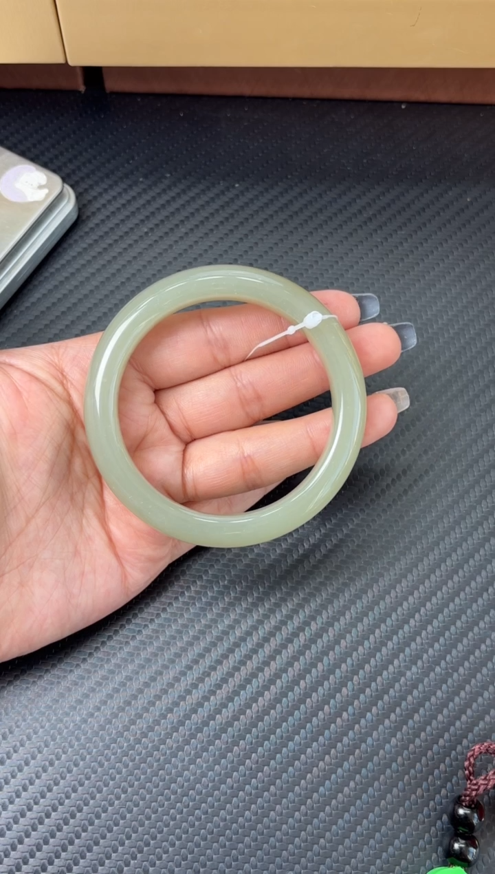 未镶嵌手镯和田玉且末微色差近矿57+m