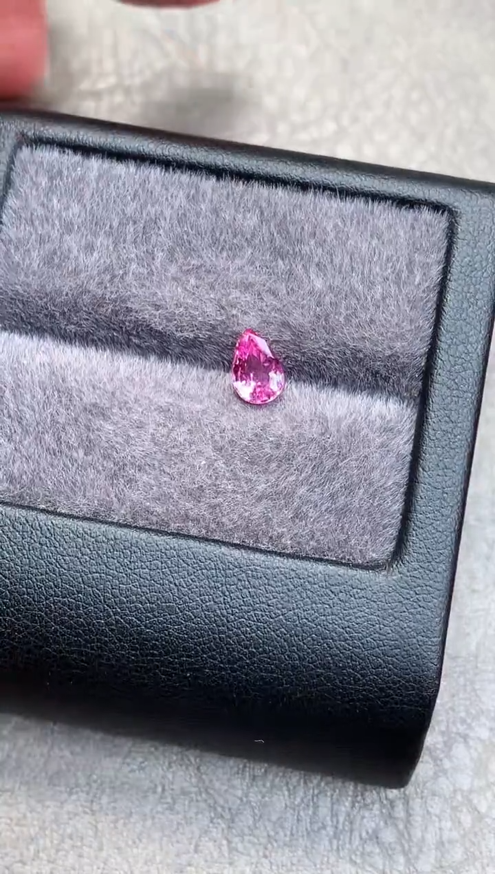 【闪购商品】彩色蓝宝石裸石未镶嵌1.09ct老烧帕帕拉恰ZZH