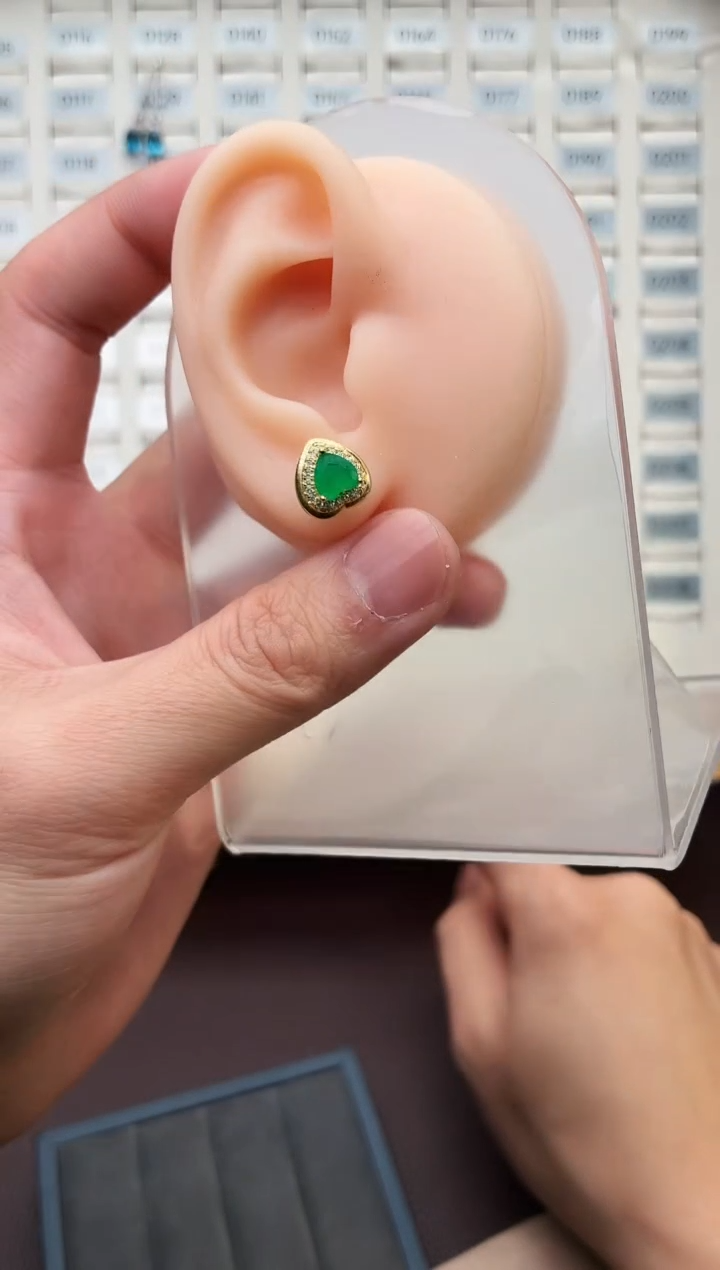 无925银轻奢祖母色女神耳钉