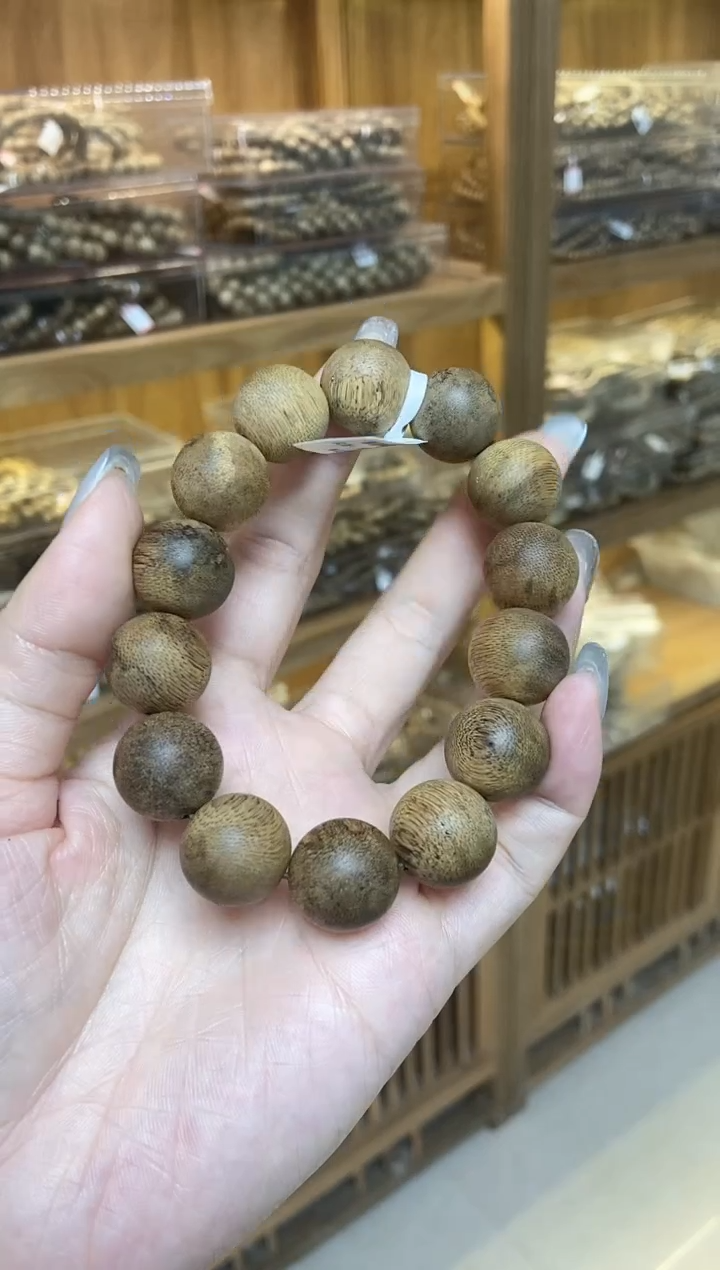 【闪购商品】沉香手串菩萨棋圆珠单圈1.7虫漏多样性发其一