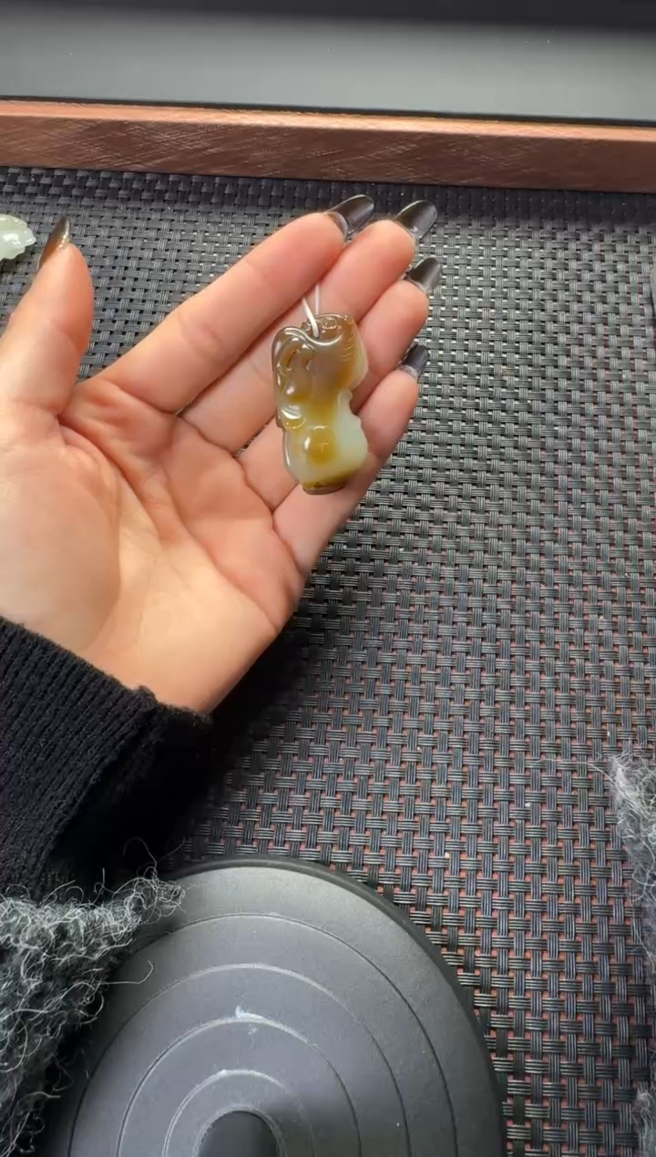 吊坠(赠链)未镶嵌和田玉金山糖白吊坠