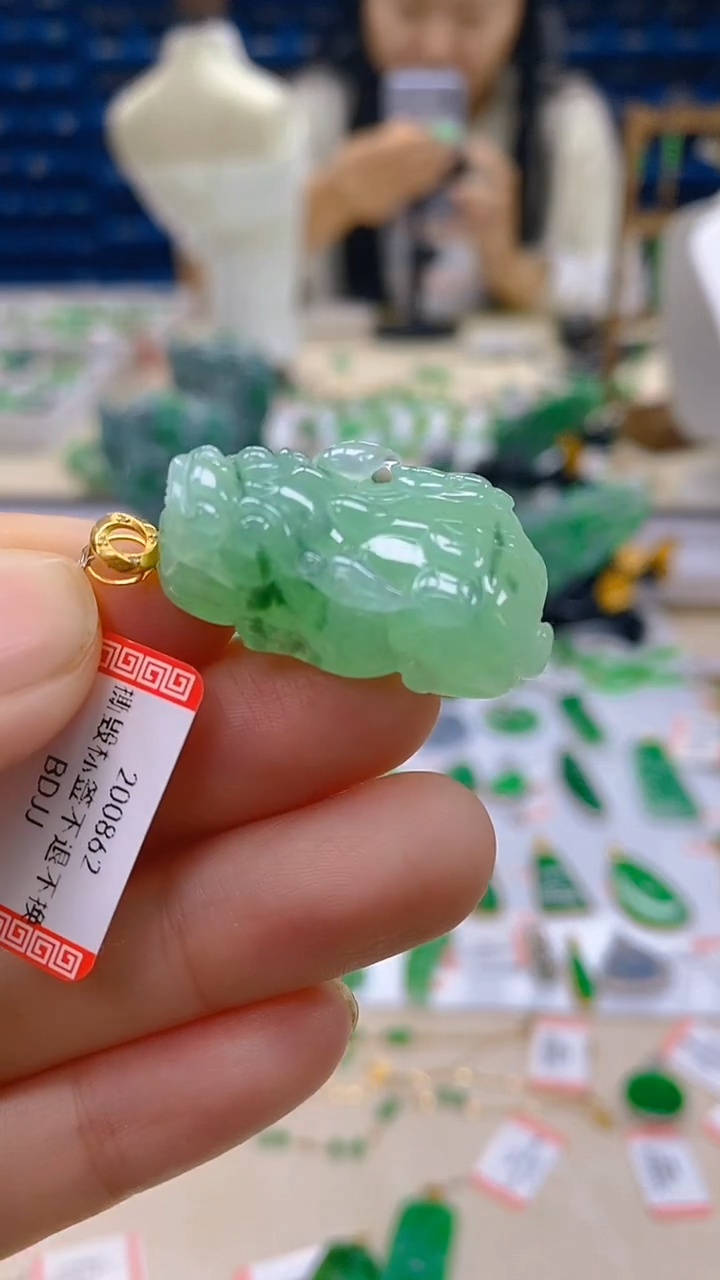 颈饰18K金镶嵌翡翠新号开播 全场乱卖