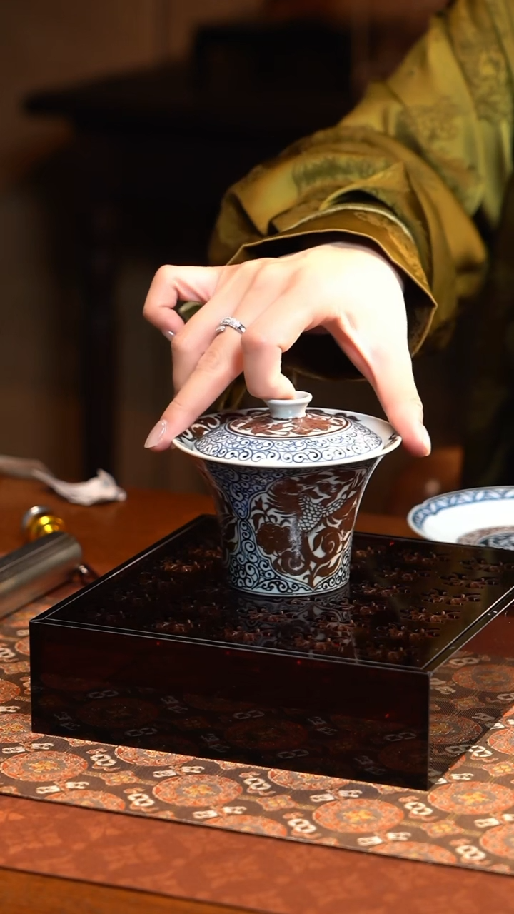 【闪购商品】L元邑青花釉里红开窗盖碗