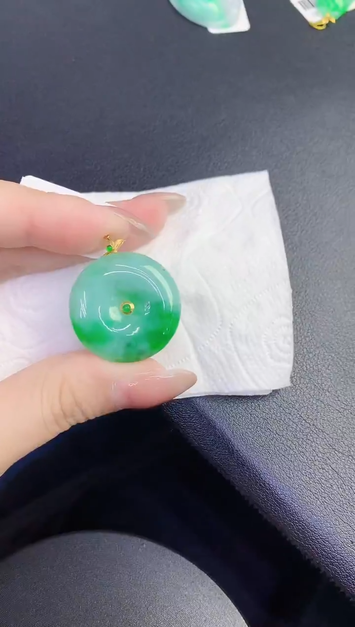 颈饰18K金镶嵌翡翠缅甸天然翡翠A货