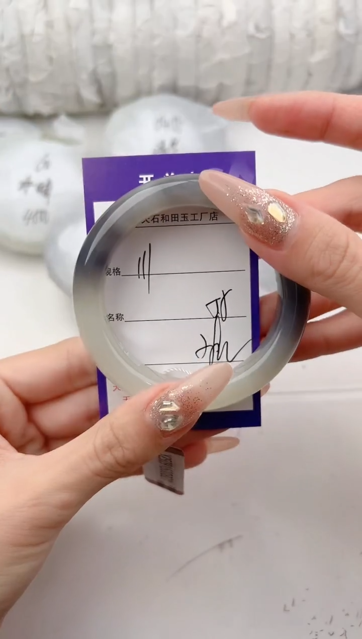 未镶嵌手镯和田玉111颜色微差无瑕疵