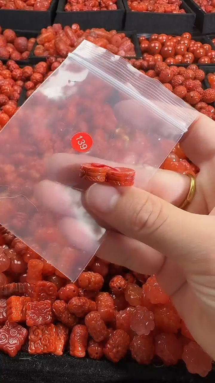 颈饰未镶嵌南红玛瑙1