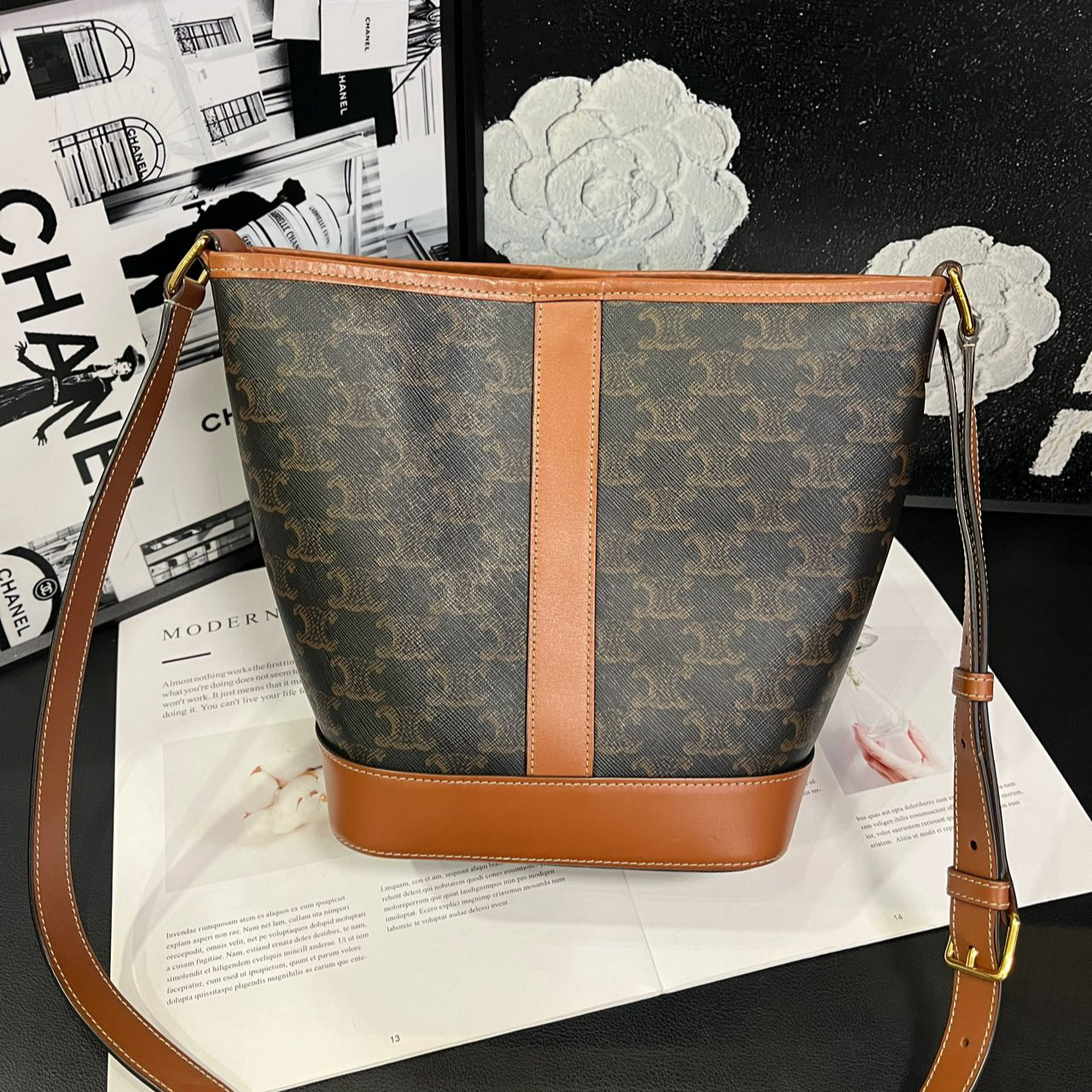 95新 Celine/思琳 老花拼棕色小号水桶B2113#