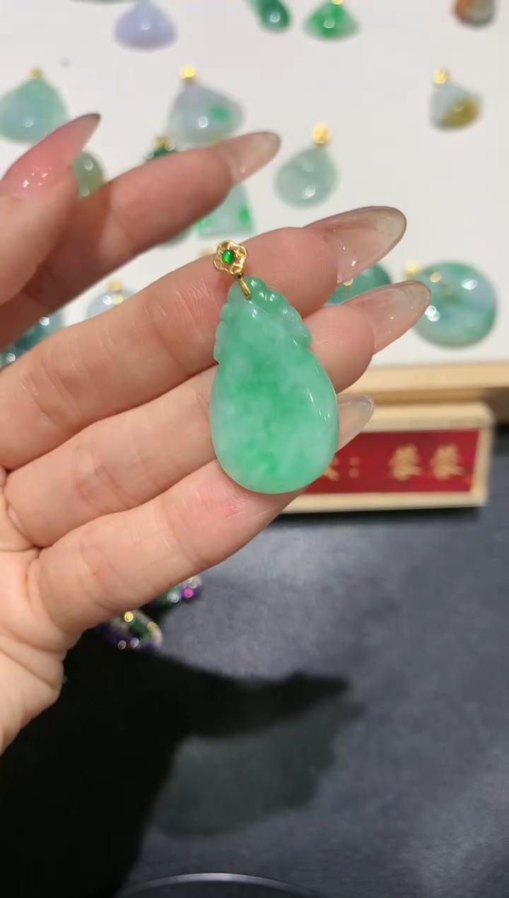 【闪购商品】翡翠吊坠(不含链)18K金镶嵌团购8