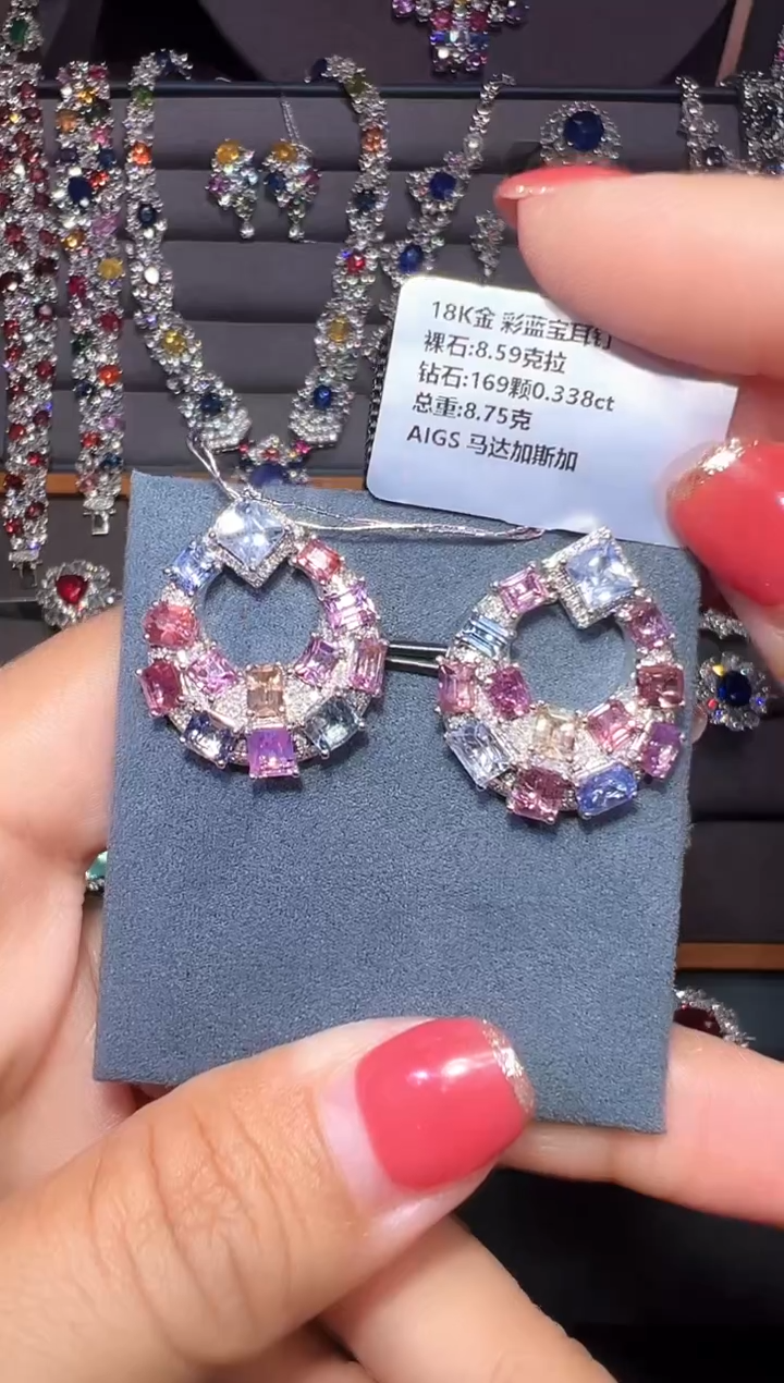 耳饰彩色蓝宝石18K金镶嵌 