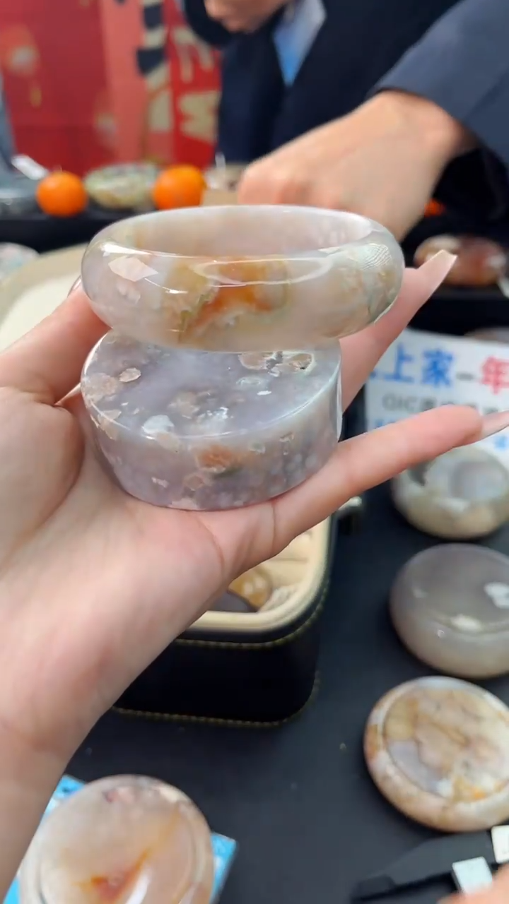 【闪购商品】石英质玉手镯未镶嵌赠送镯心（61圈口）