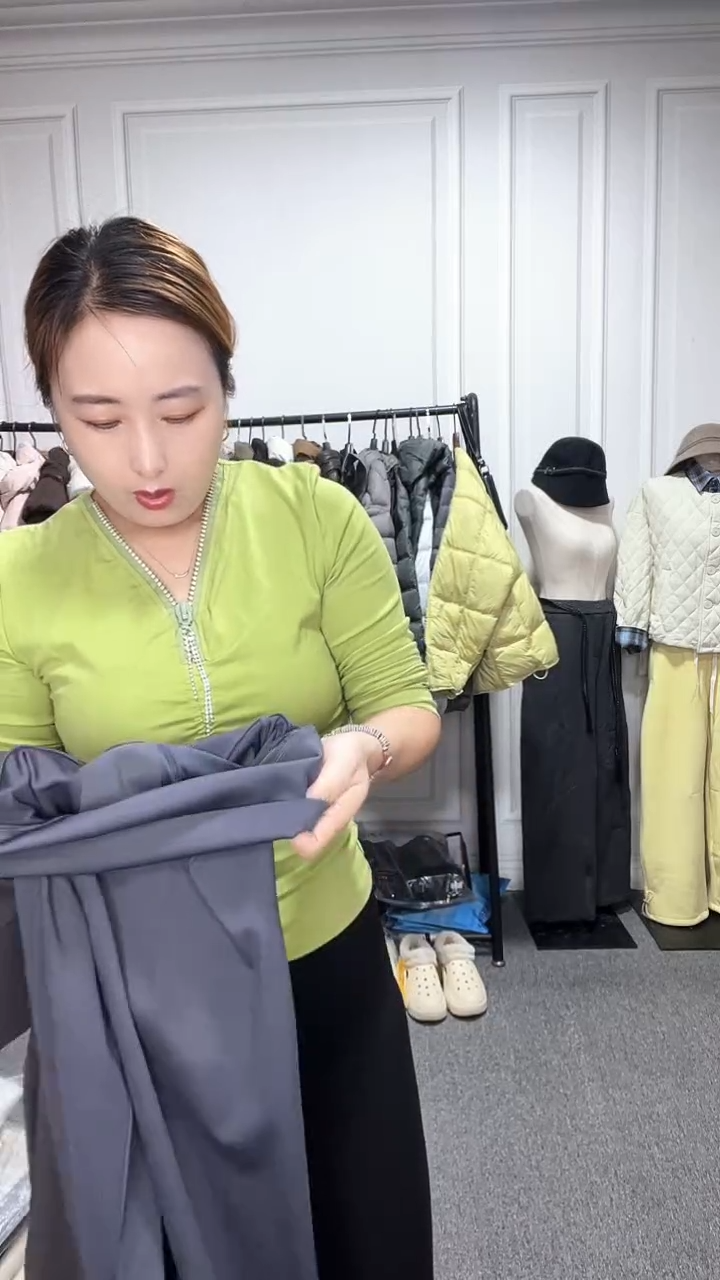 989灰色                