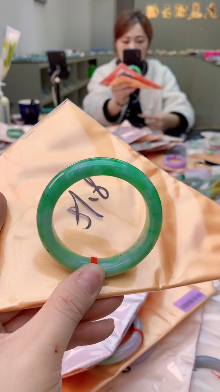 【闪购商品】翡翠手镯未镶嵌0750013186