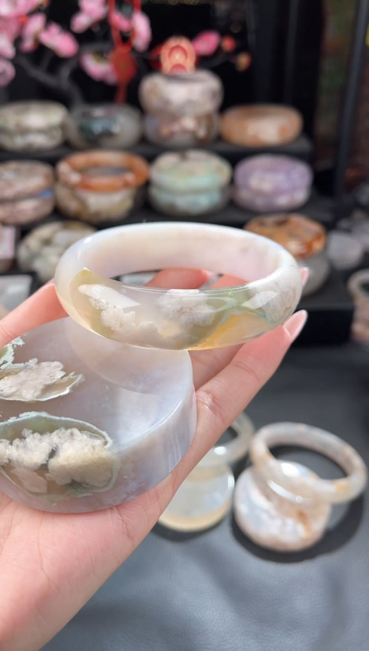 【闪购商品】石英质玉手镯未镶嵌樱花玛瑙62