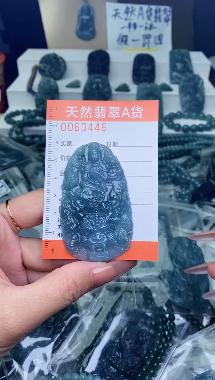 翡翠未镶嵌颈饰·············