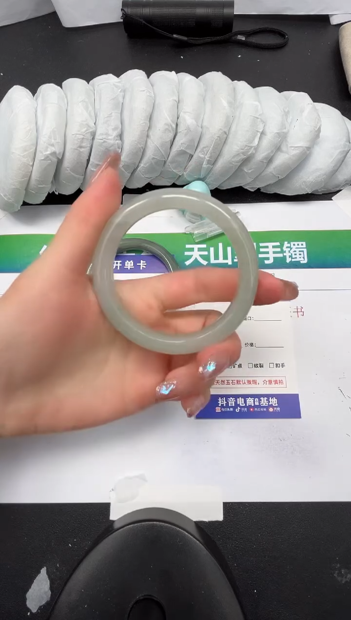 【闪购商品】石英质玉手镯未镶嵌48-56.6