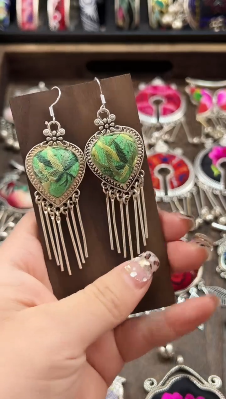 【闪购商品】织绣民族风老绣饰品455