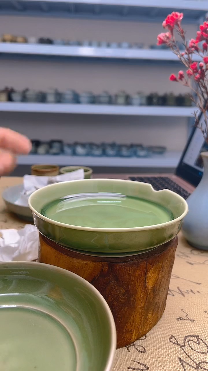 【闪购商品】瓷片原生态原矿葱绿微瑕盘子