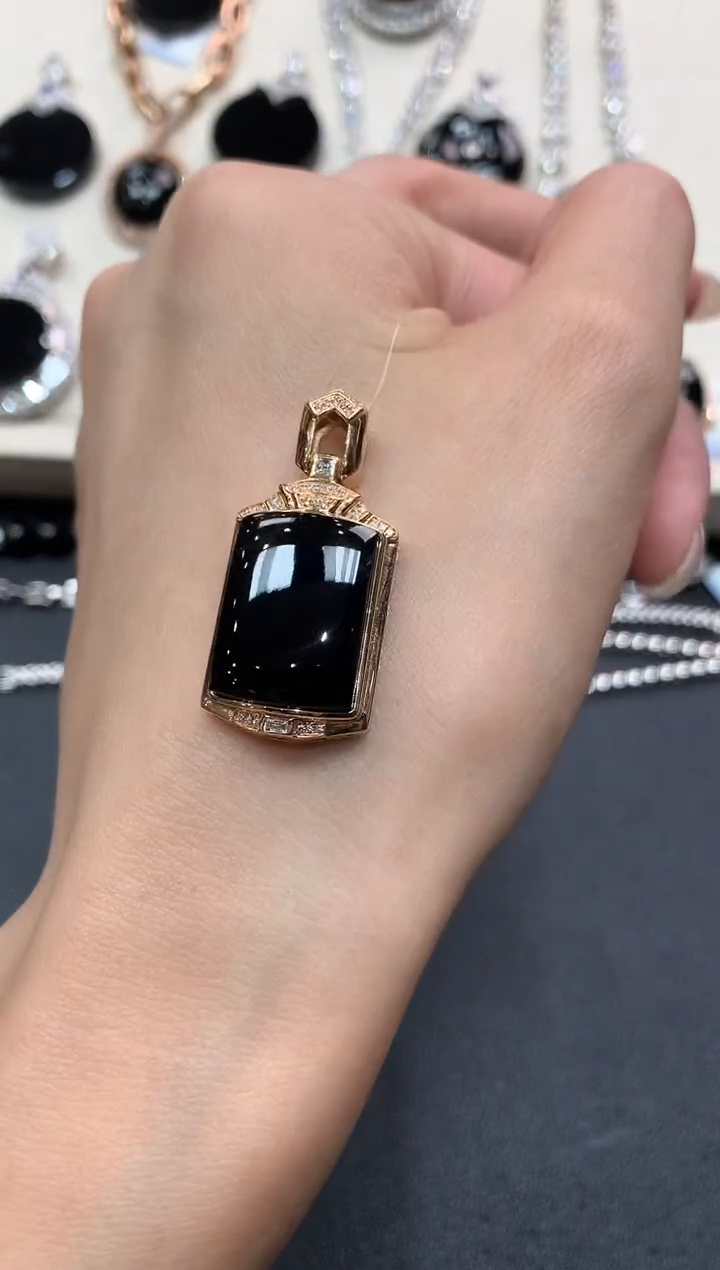 【闪购商品】翡翠吊坠(不含链)18K金镶嵌w44       