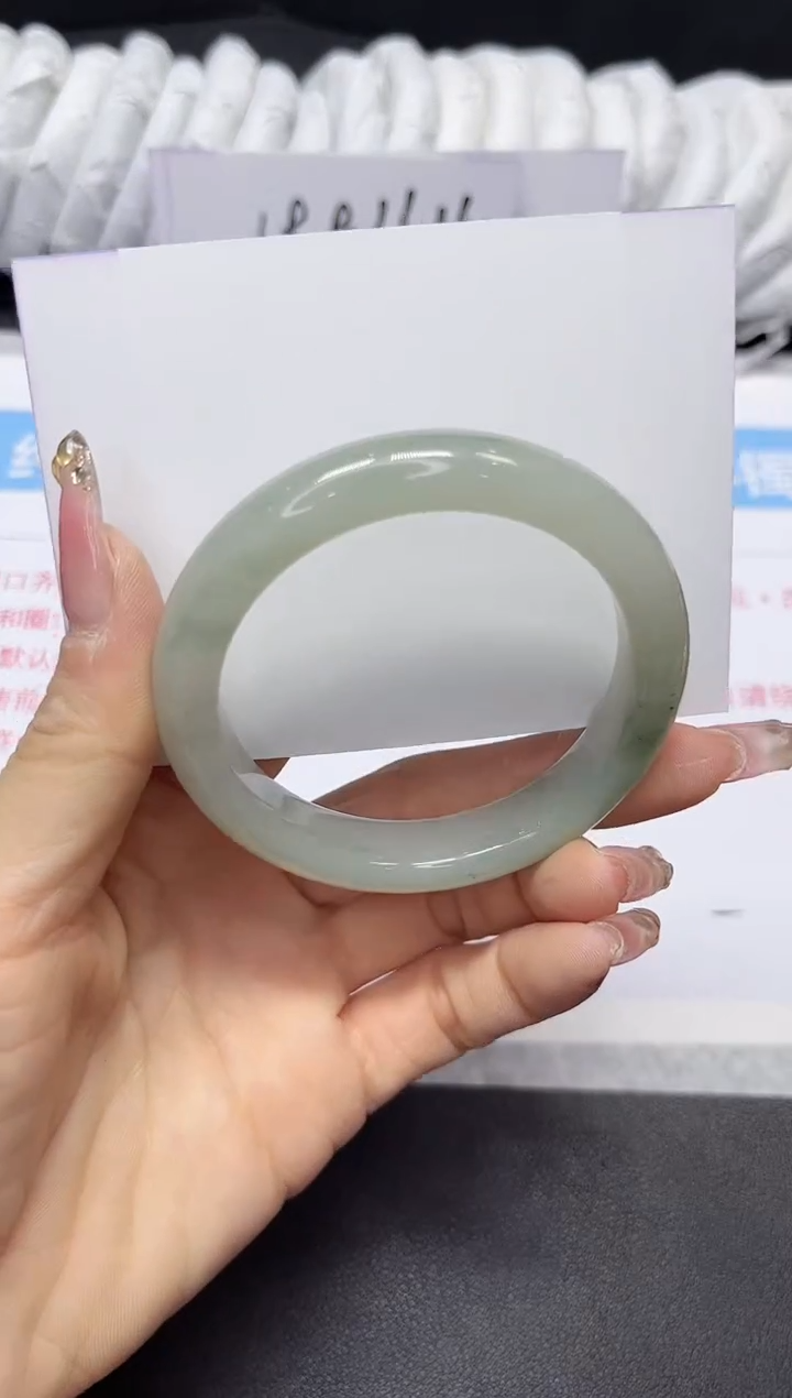 【闪购商品】石英质玉手镯未镶嵌333