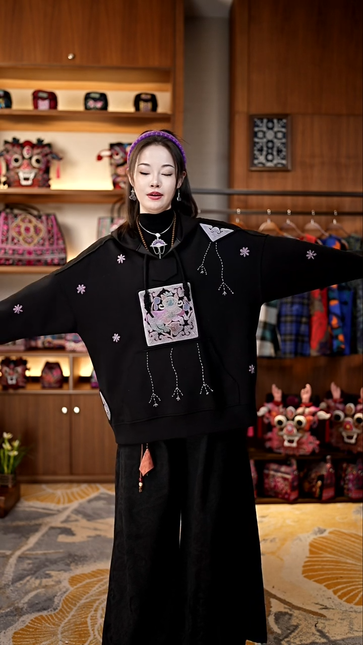 刺绣私人定制苗族手工衣服Z9416