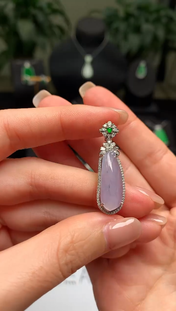 颈饰18K金镶嵌翡翠福瓜