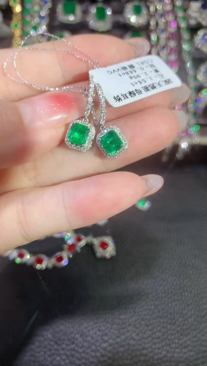 【闪购商品】祖母绿耳饰18K金镶嵌A81 