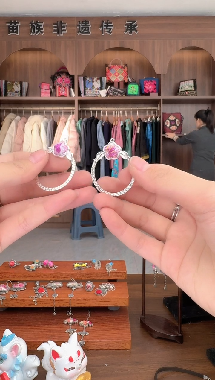 【闪购商品】织绣扶光苗绣传承39