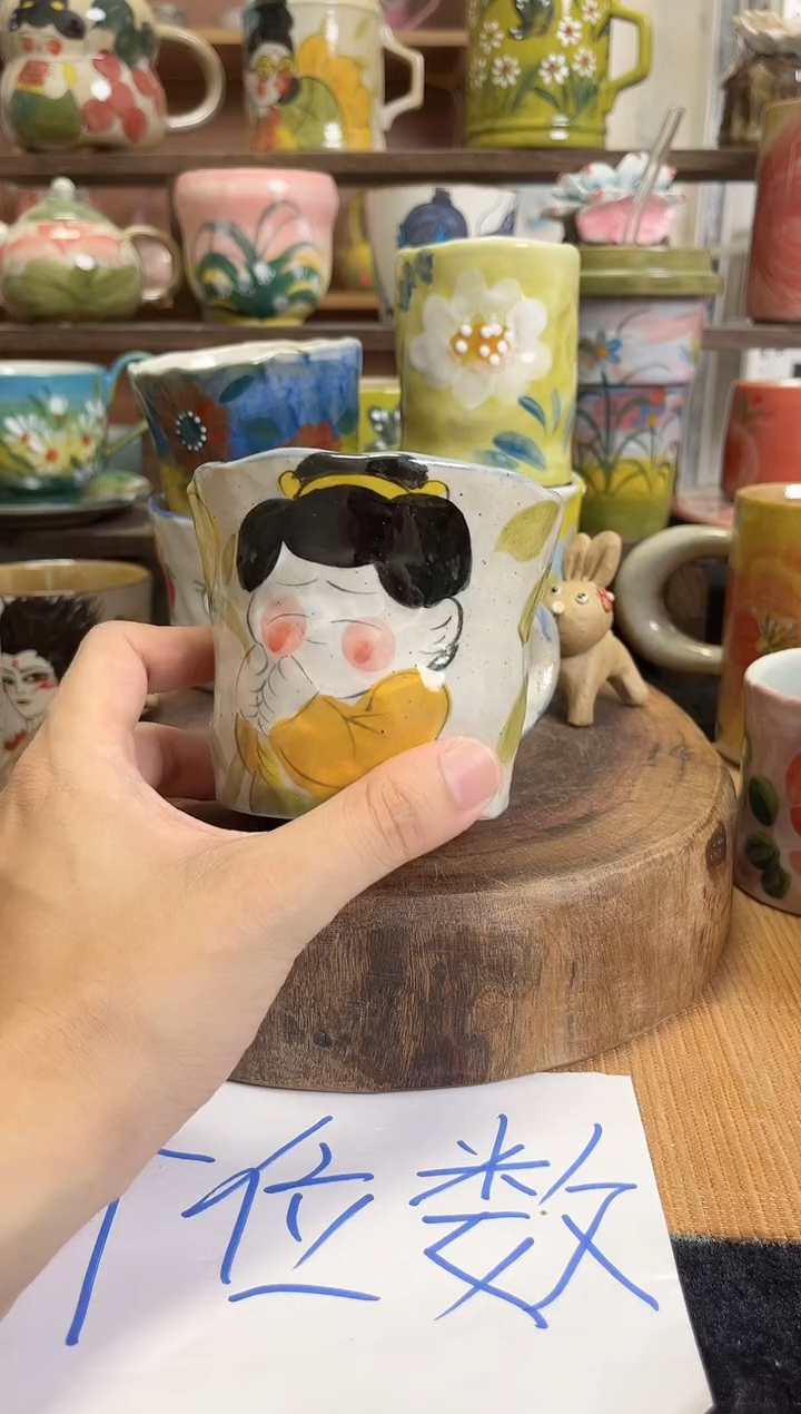 摆件手绘高温釉下陶瓷