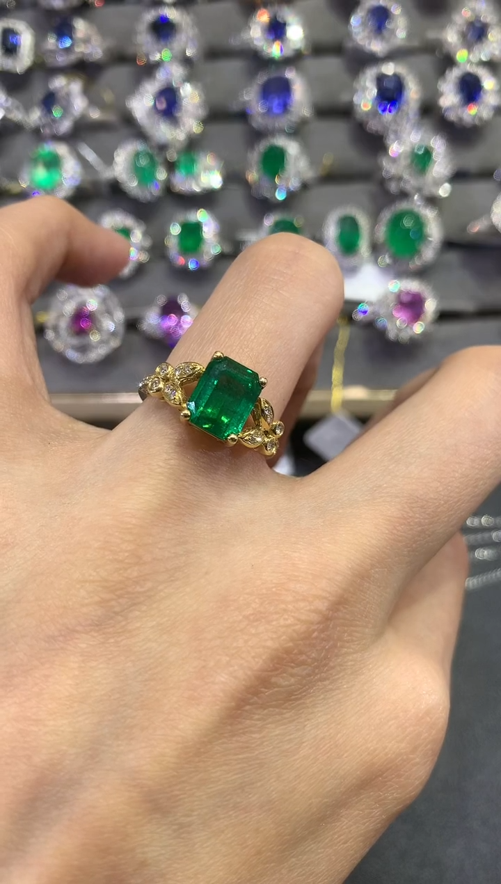 【闪购商品】祖母绿戒指18K金镶嵌A400