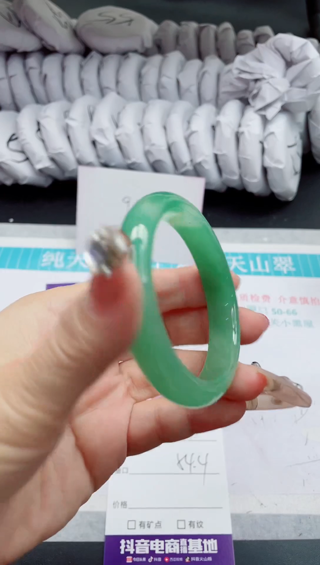 【闪购商品】石英质玉手镯未镶嵌40