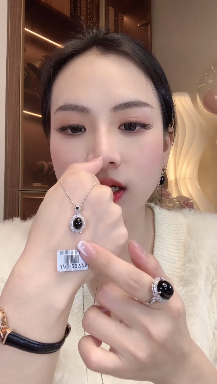 【闪购商品】翡翠吊坠(不含链)18K金镶嵌D23