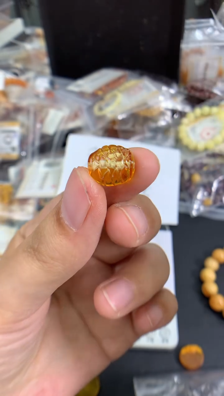 琥珀未镶嵌珠宝奇石11